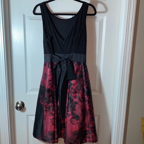 Women’s Floral Black and Red Dress Special Event Size 16 Dress Barn Side Pockets - Picture 4 of 8